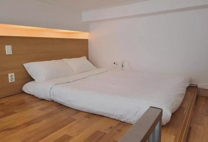 Travel House