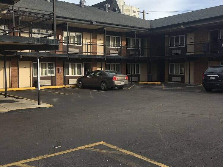 مُتل Midway Inn & Suites