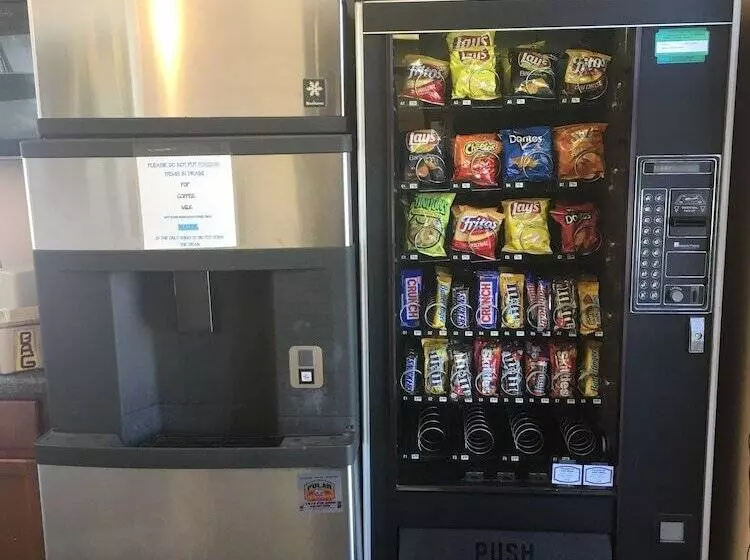 Motelli Midway Inn & Suites