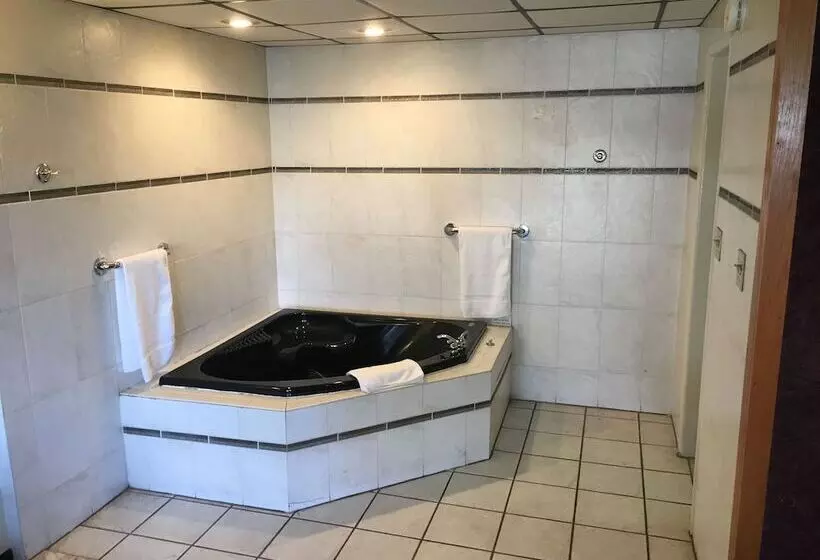 Motelli Midway Inn & Suites