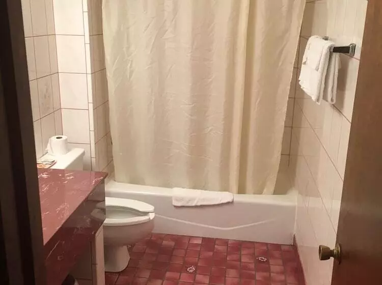 Motelli Midway Inn & Suites