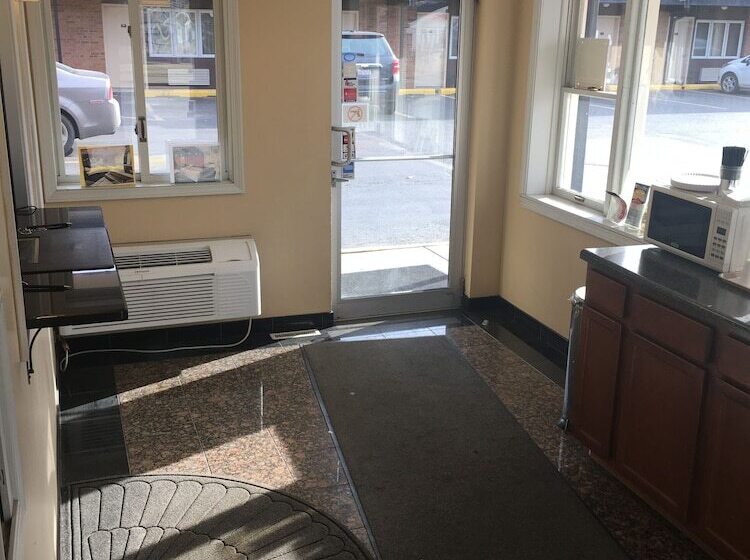 مُتل Midway Inn & Suites