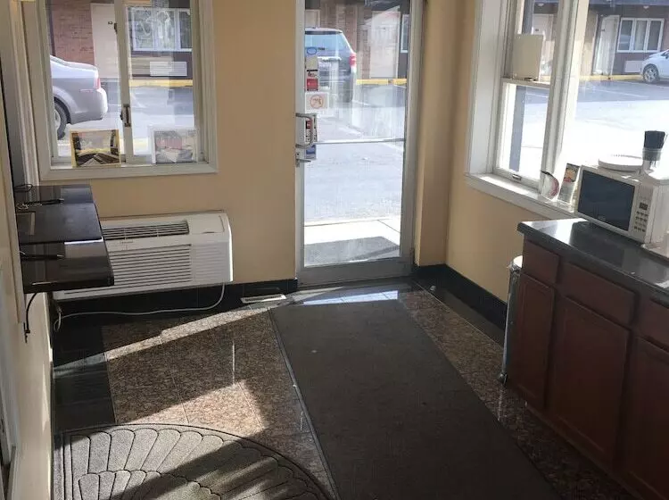 Motelli Midway Inn & Suites