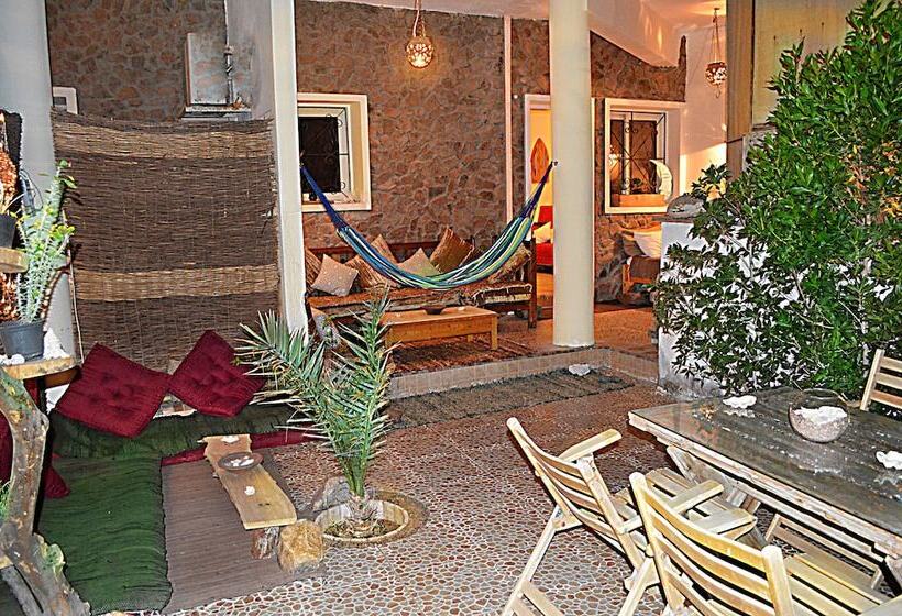 The Cozy Beach House