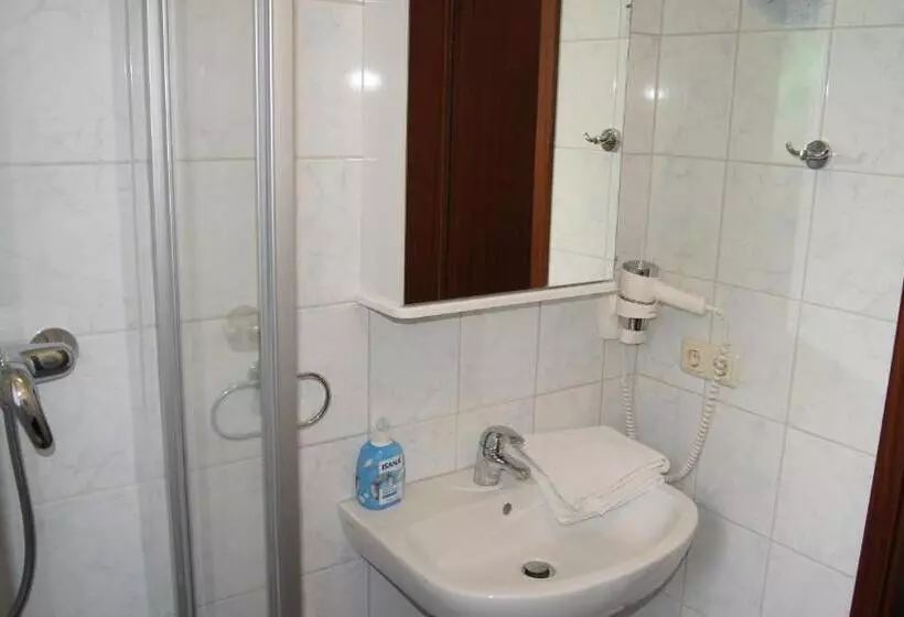Hotelli Dorfkrug Busum
