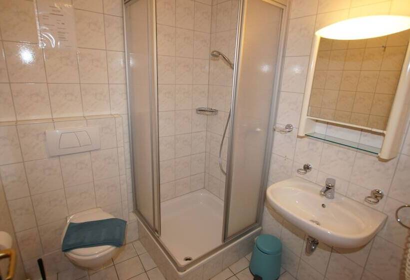 Отель Dorfkrug Busum