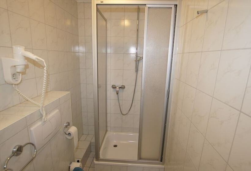 Отель Dorfkrug Busum