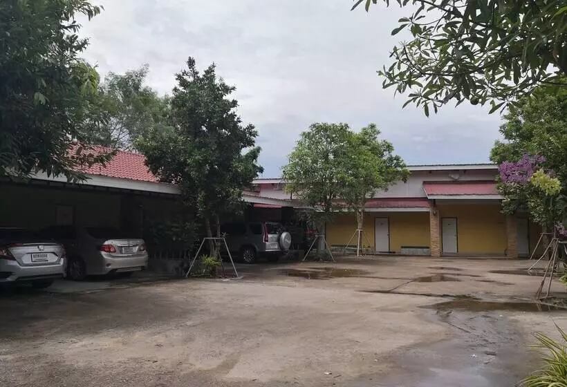 Hotelli Khan Kluay Resort