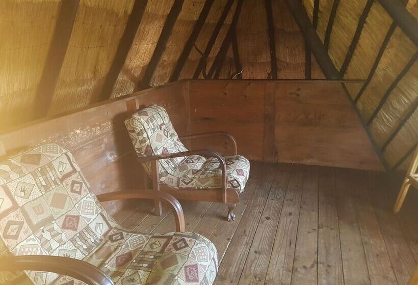 هتل Nyangombe Safari Lodge