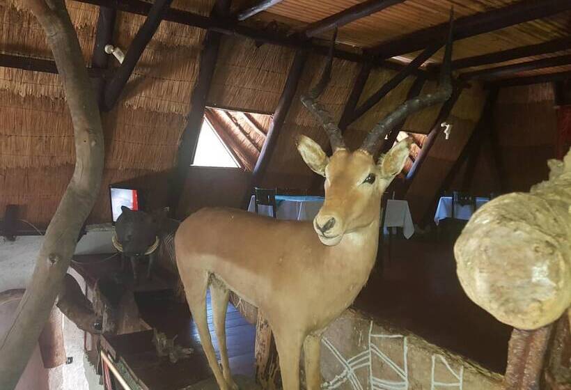 هتل Nyangombe Safari Lodge