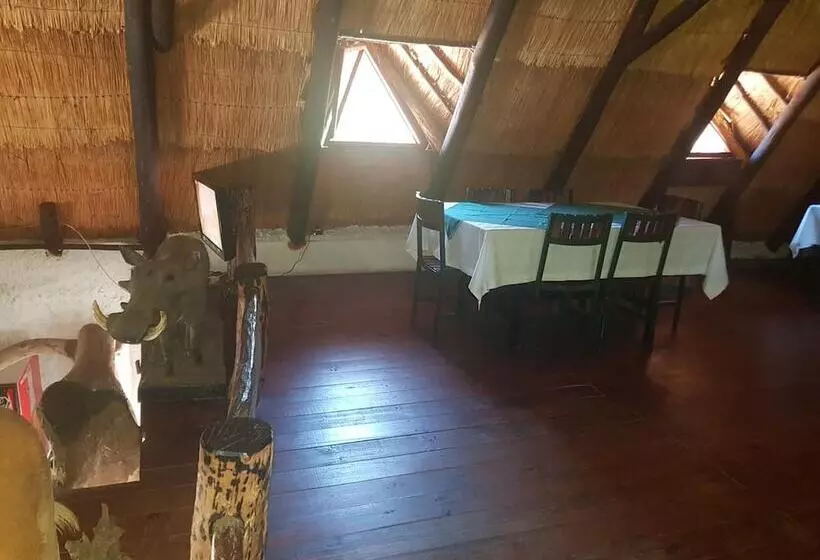 هتل Nyangombe Safari Lodge