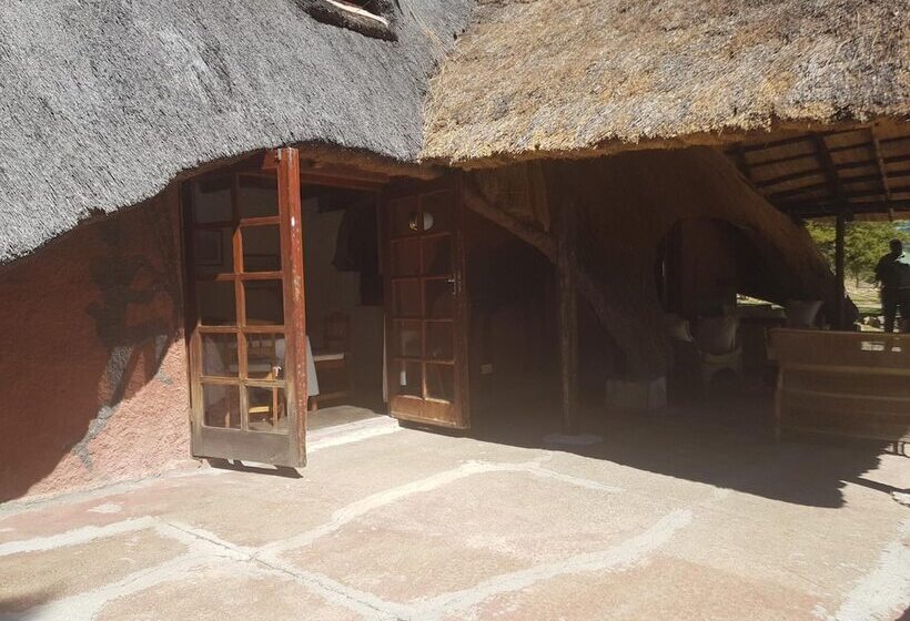 هتل Nyangombe Safari Lodge