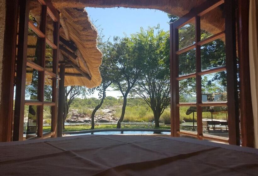 هتل Nyangombe Safari Lodge