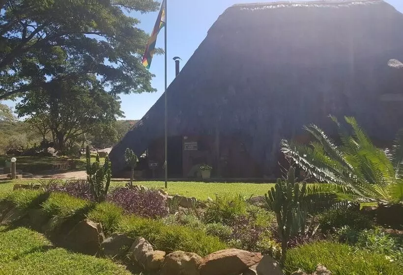 هتل Nyangombe Safari Lodge