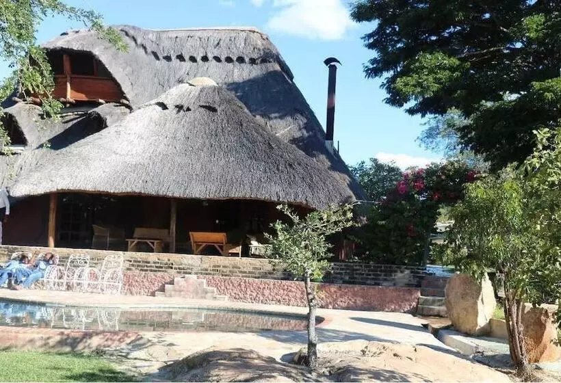 هتل Nyangombe Safari Lodge