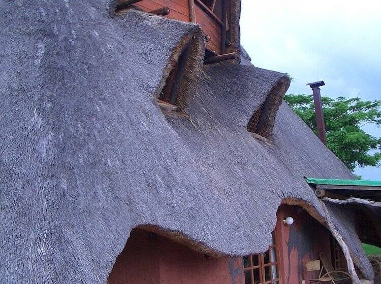 هتل Nyangombe Safari Lodge