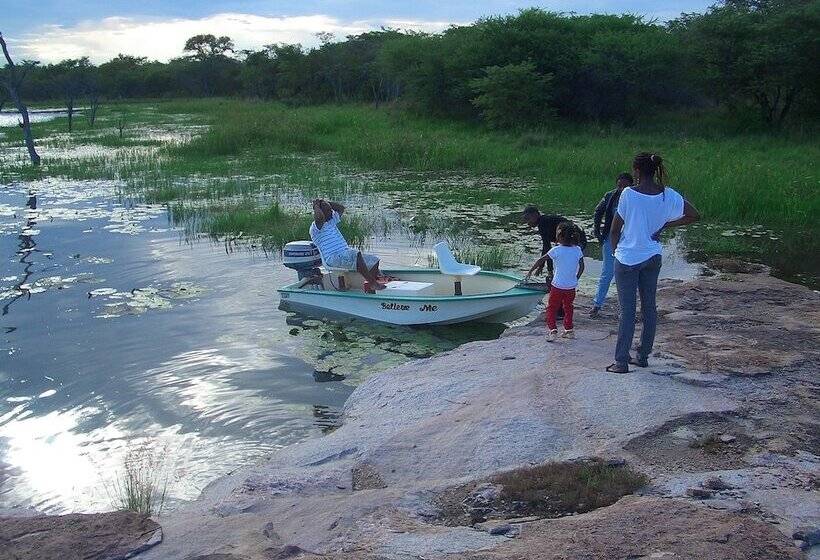 هتل Nyangombe Safari Lodge