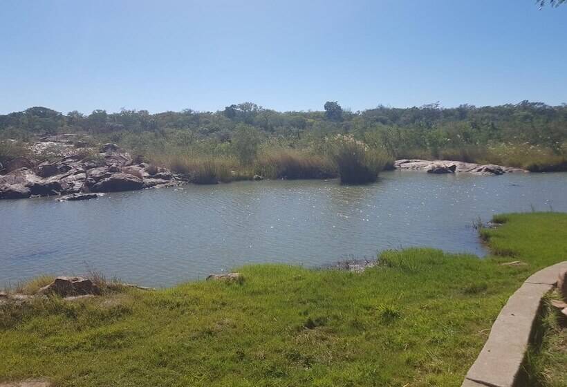 هتل Nyangombe Safari Lodge