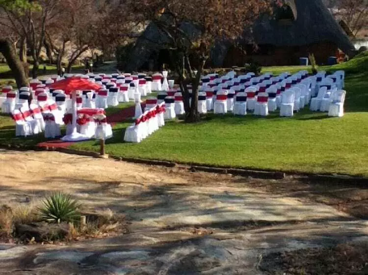 هتل Nyangombe Safari Lodge