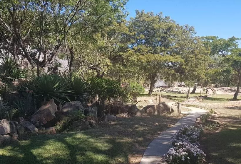 هتل Nyangombe Safari Lodge