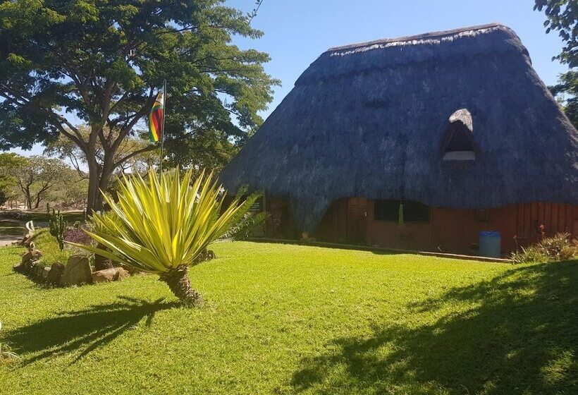 هتل Nyangombe Safari Lodge