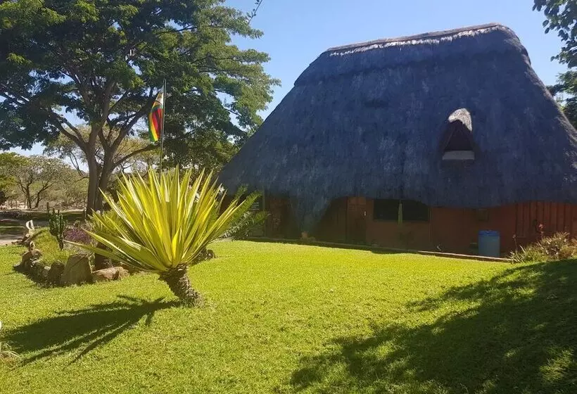 هتل Nyangombe Safari Lodge