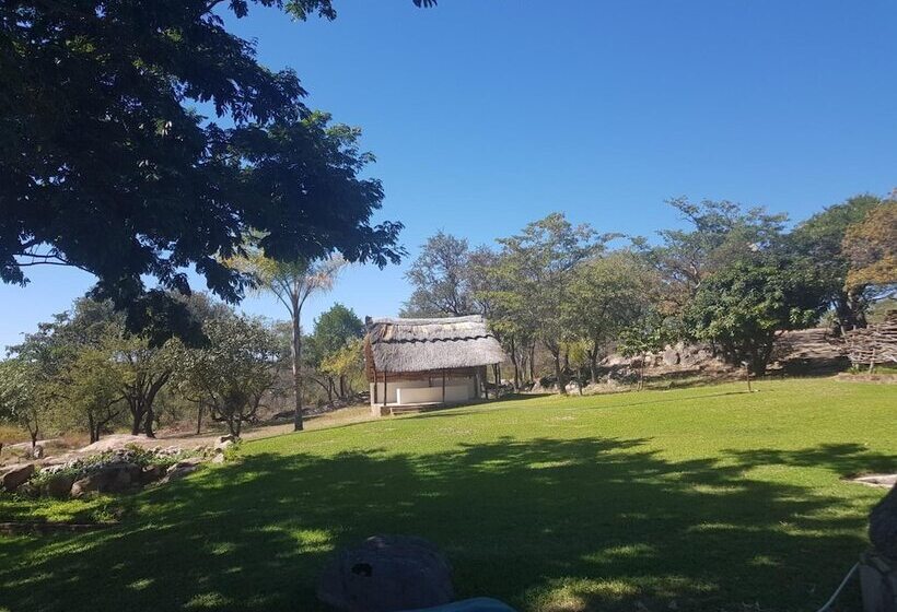 هتل Nyangombe Safari Lodge