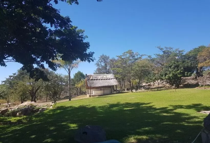 هتل Nyangombe Safari Lodge