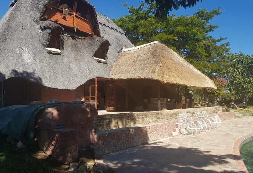 هتل Nyangombe Safari Lodge