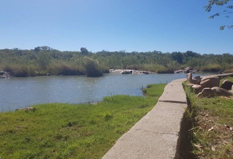 هتل Nyangombe Safari Lodge