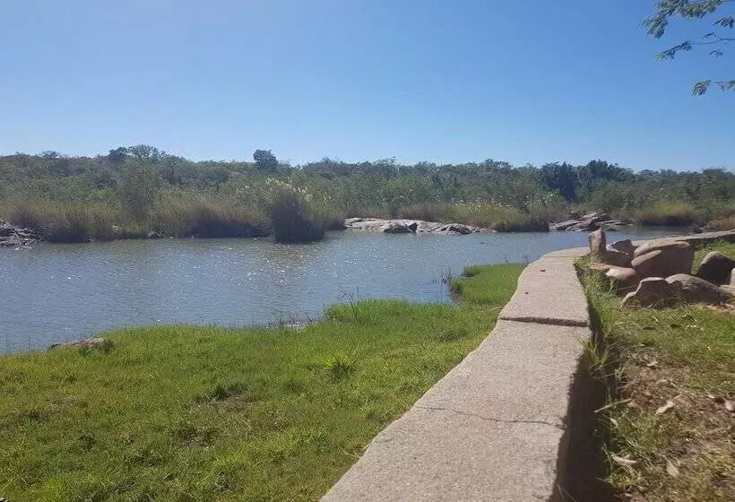 هتل Nyangombe Safari Lodge