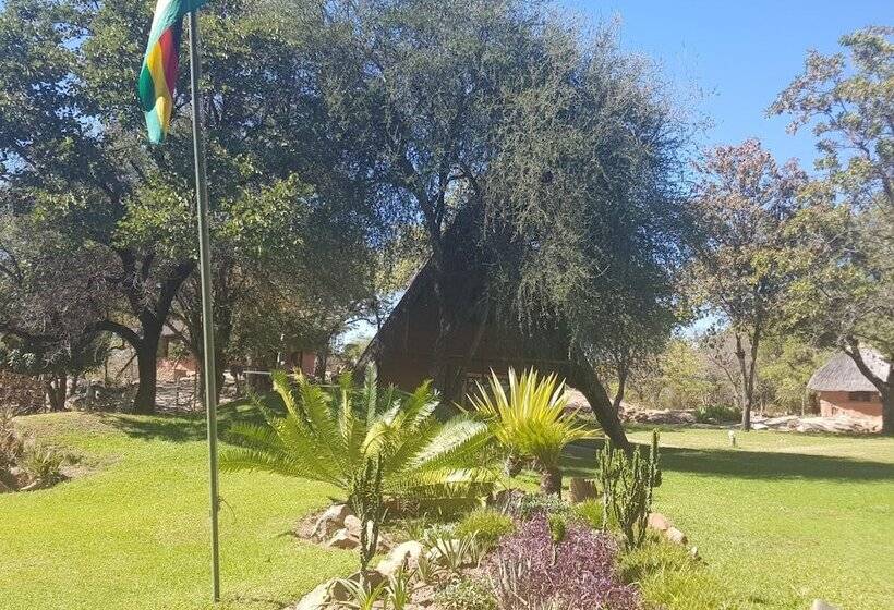 هتل Nyangombe Safari Lodge