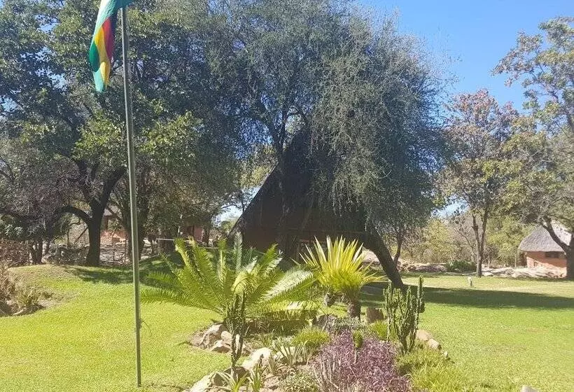 هتل Nyangombe Safari Lodge