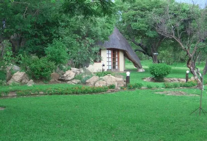 هتل Nyangombe Safari Lodge