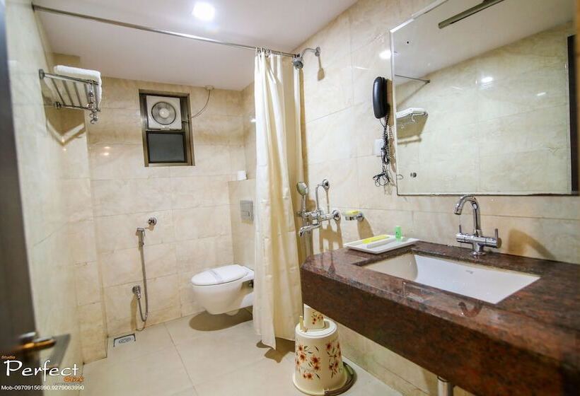 هتل The Mahal Inn