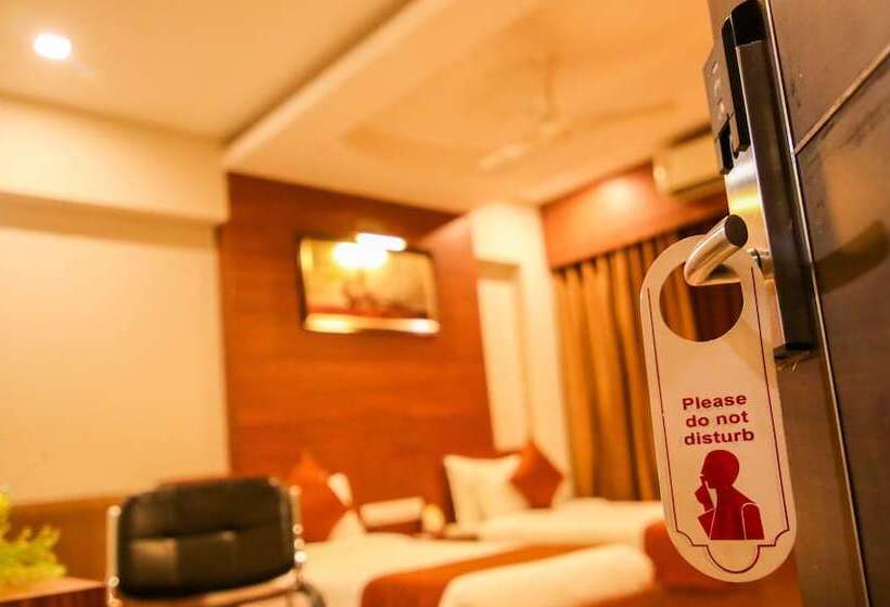 هتل The Mahal Inn