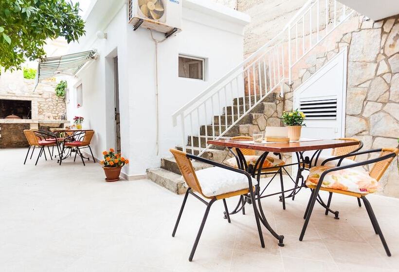 פנסיון Guest House Mara