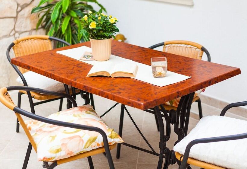 פנסיון Guest House Mara