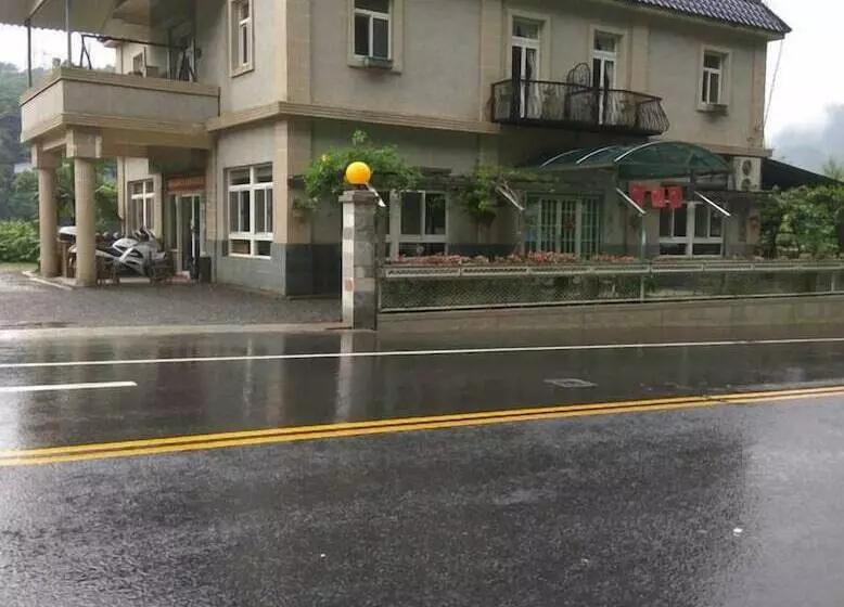Shuanghu Garden B&b