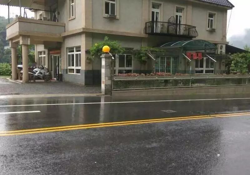 Shuanghu Garden B&b
