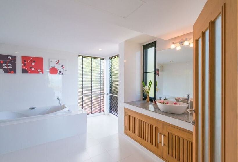 White Stone   Luxurious Sunset View 4 Bed Pool Villa