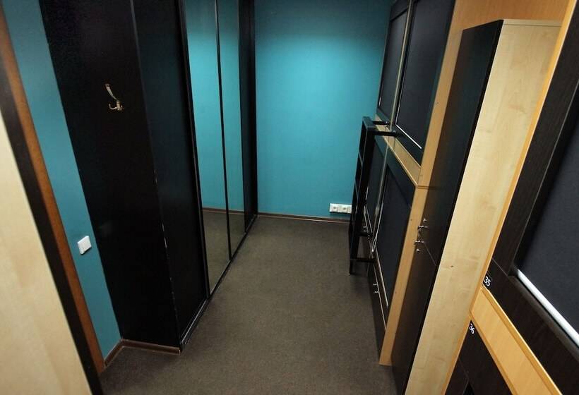 ユースホステル Homebox Capsule