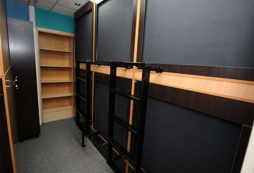 ユースホステル Homebox Capsule