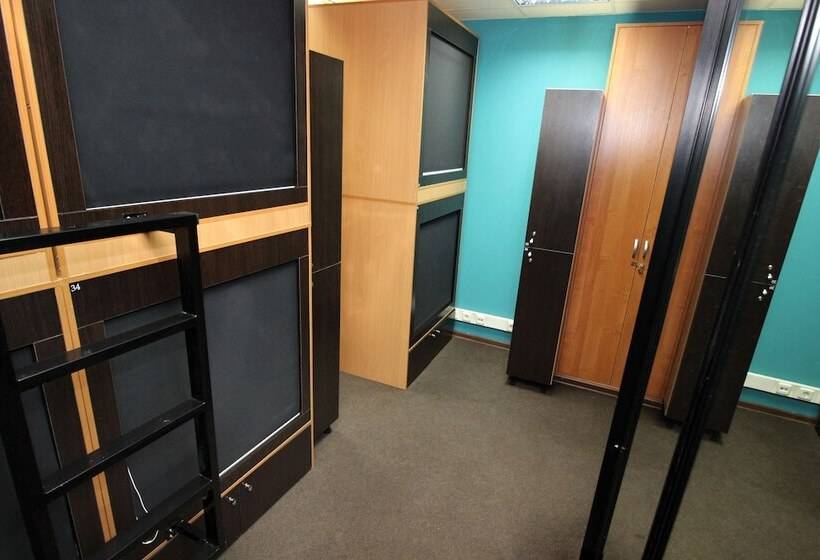 ユースホステル Homebox Capsule