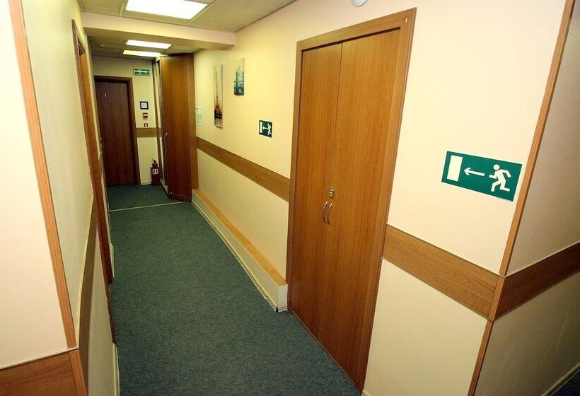 ユースホステル Homebox Capsule