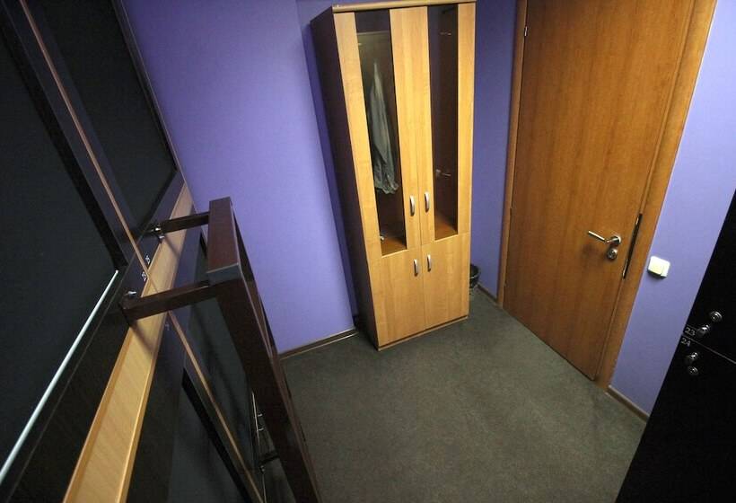 ユースホステル Homebox Capsule