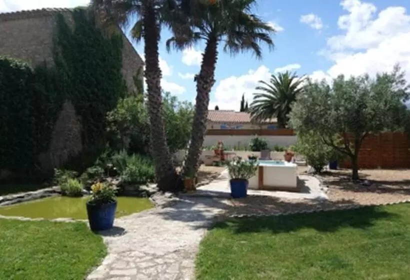 Aamiaismajoitus (B&B) Au Jardin D'amphora