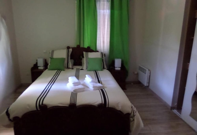 مبيت وإفطار Chambres D'hôtes Ronquer