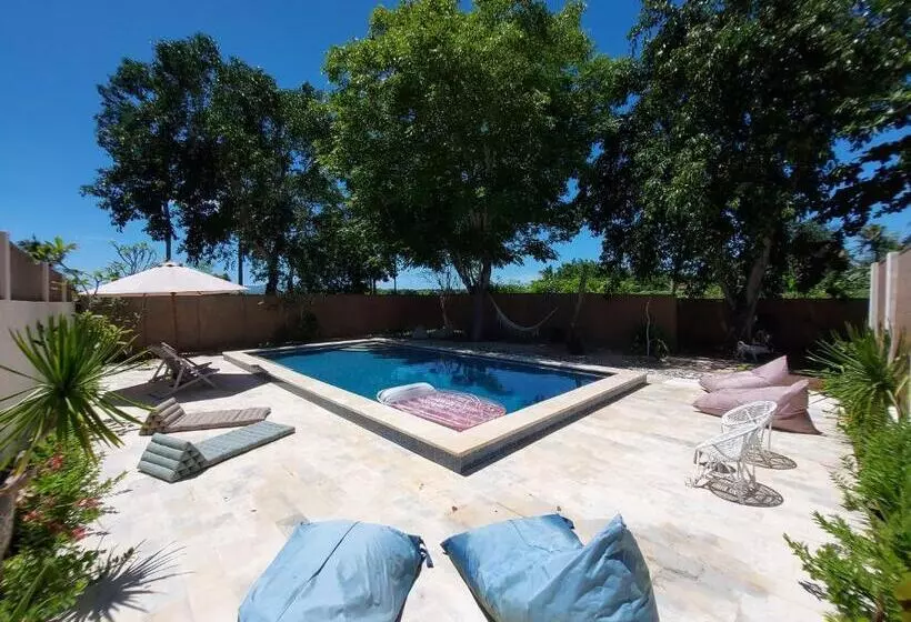 Aamiaismajoitus (B&B) Living Room Lembongan