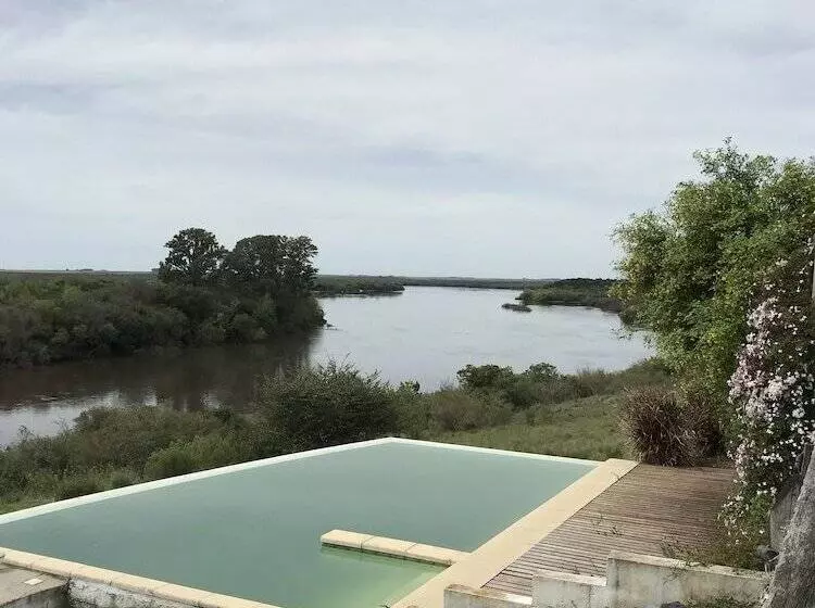 هتل Estancia Ninette